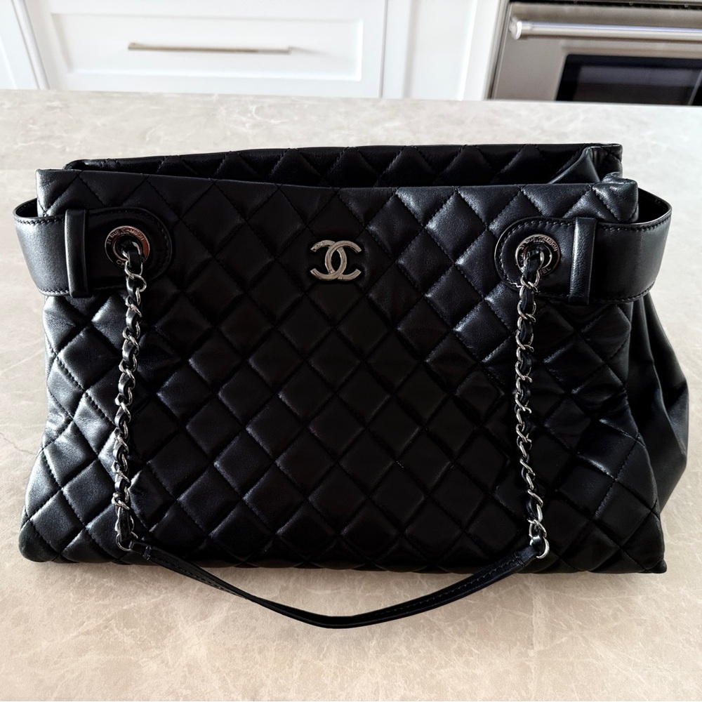 CHANEL Black Quilted Shoulder Bag 31 Rue Cambon